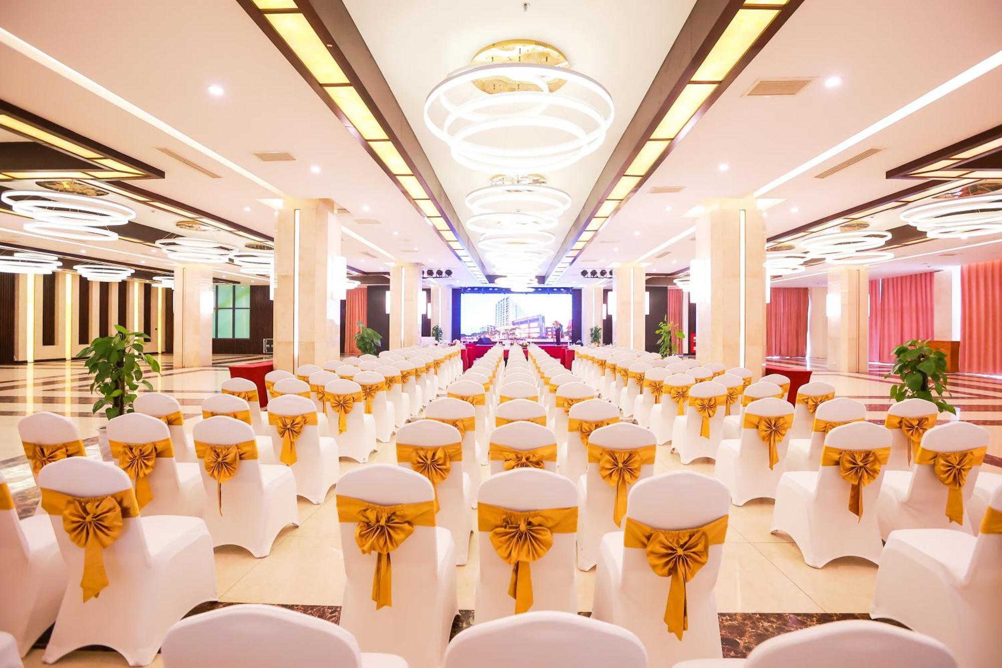 Muong Thanh Luxury Nhat Le Hotel Dong Hoi Bagian luar foto
